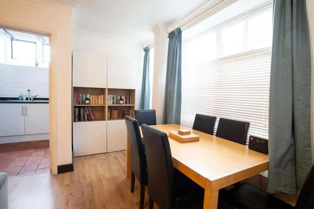 Beautiful Cheltenham Townhouse Private Parking GLOUCESTERSHIRE 0*,  United Kingdom