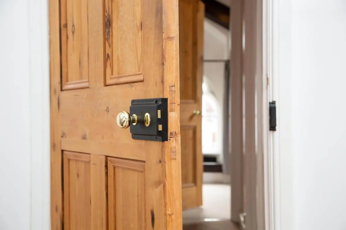Beautiful Cheltenham Townhouse Private Parking GLOUCESTERSHIRE Holiday home